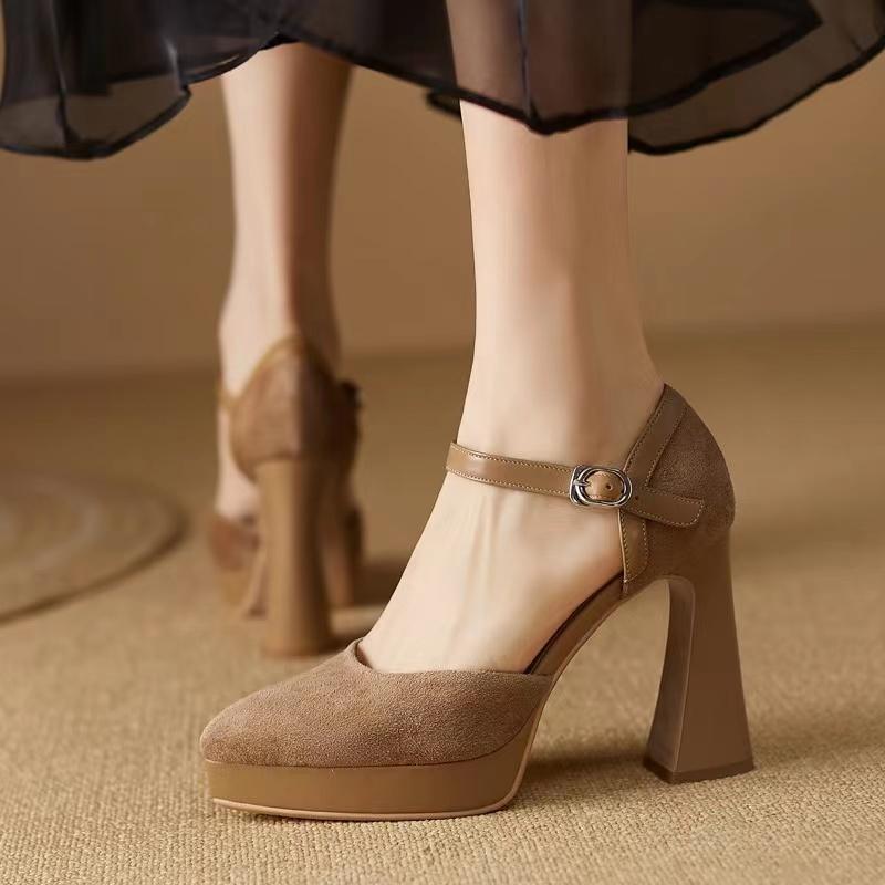 Ortho Welt Closed-Toe Sandals With Unique Chunky Heels