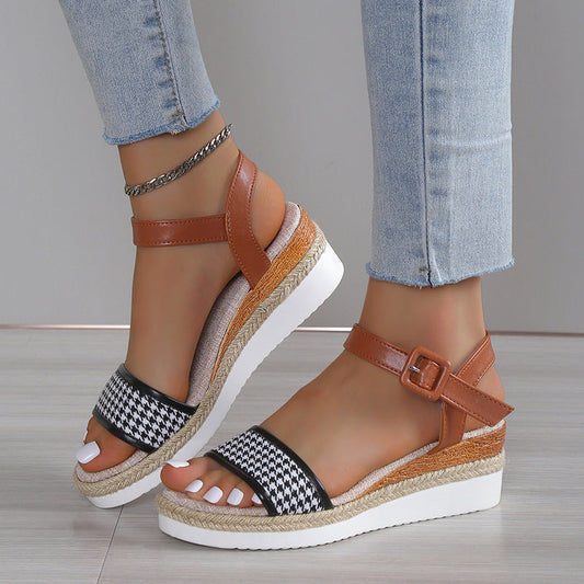 Ortho Welt Houndstooth Print Sandals - Summer Elegance