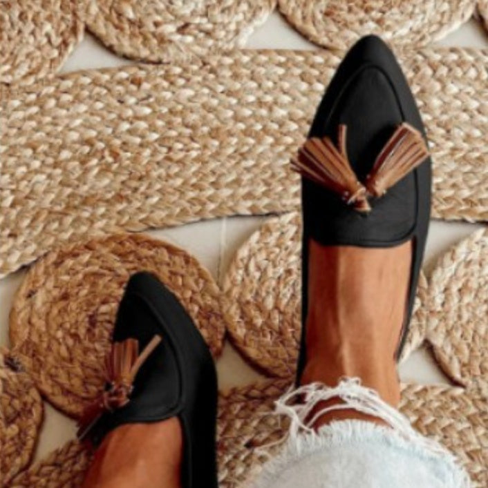 Ortho Welt Pointed-Toe Pumps With Unique Fringe And Studs