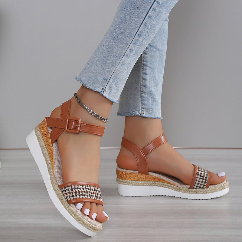 Ortho Welt Houndstooth Print Sandals - Summer Elegance