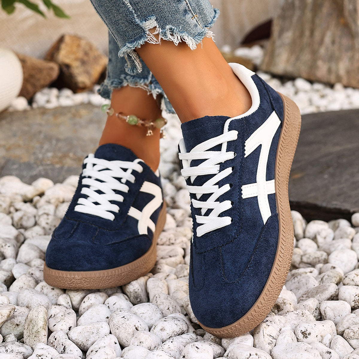Ortho Welt Versatile Low-Top Lace-Up Sneakers For A Unique Style