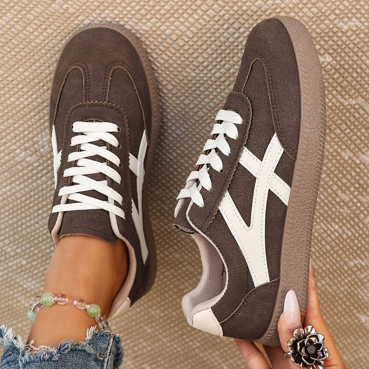 Ortho Welt Versatile Low-Top Lace-Up Sneakers For A Unique Style