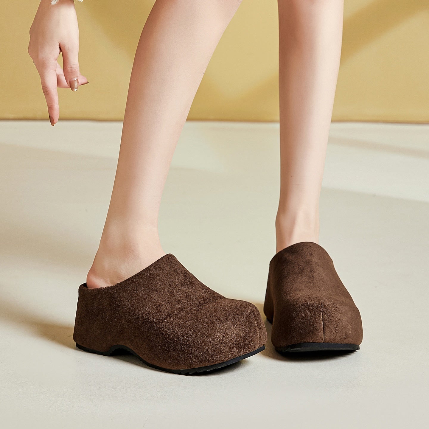 Ortho Welt Retro Chunky-Soled Mules - Unique And Comfortable