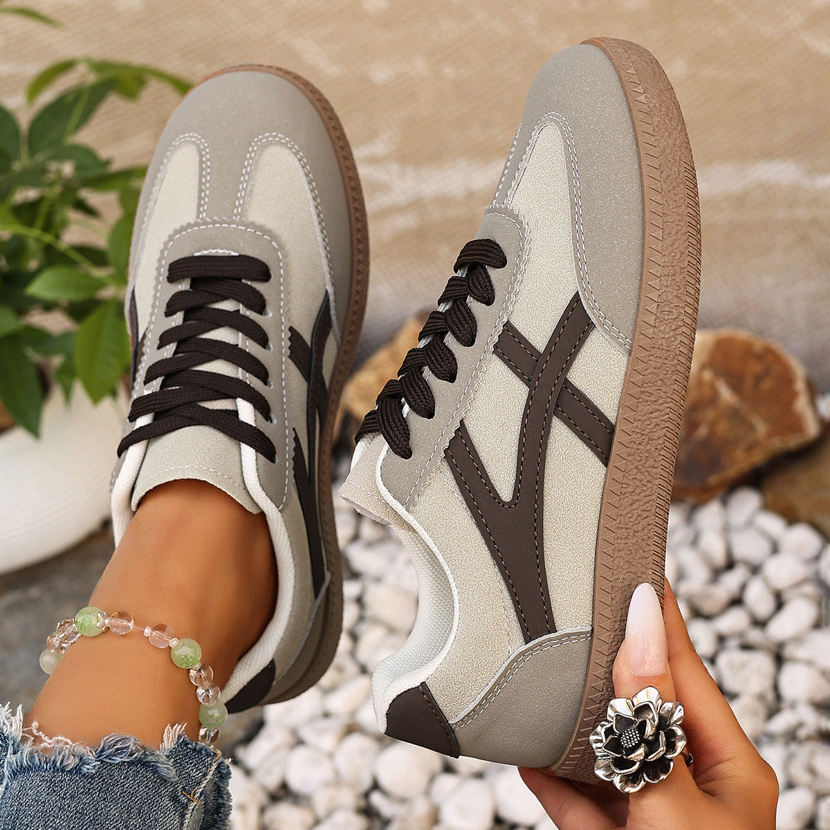 Ortho Welt Versatile Low-Top Lace-Up Sneakers For A Unique Style