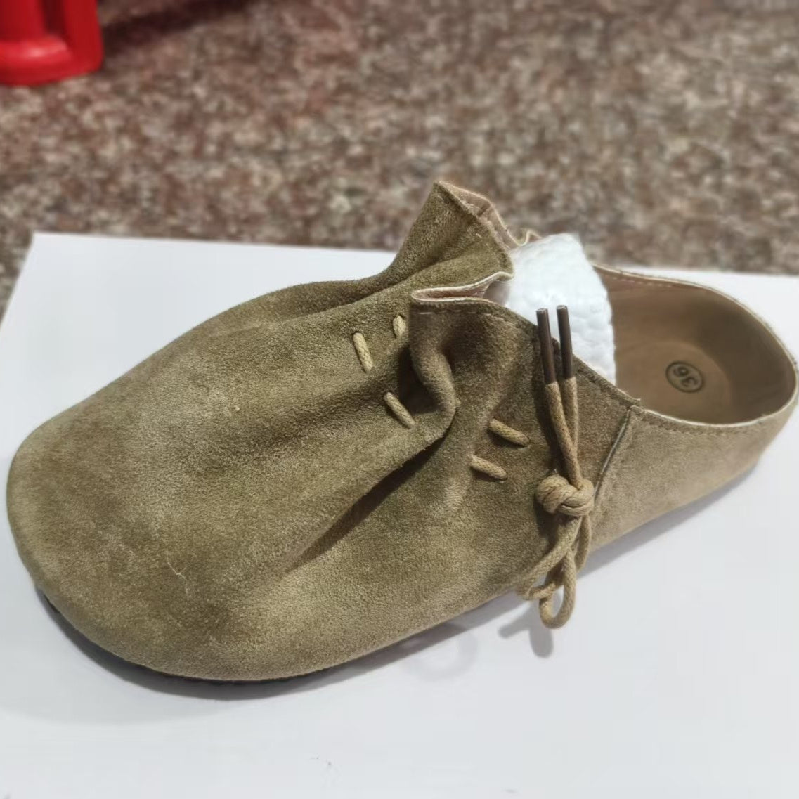 Ortho Welt Minimalist Slippers With A Retro And Elegant Design