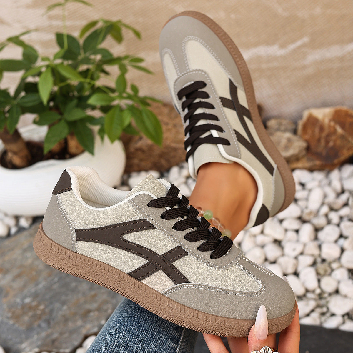 Ortho Welt Versatile Low-Top Lace-Up Sneakers For A Unique Style