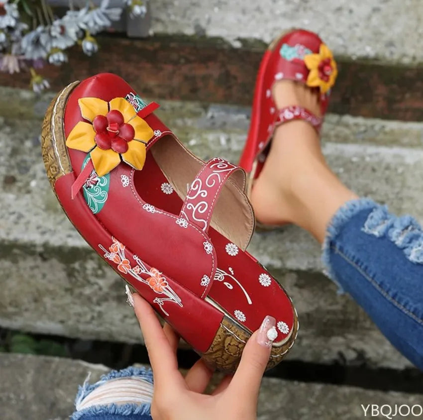 Aaliyah | Orthopädische Clogs zum Hineinschlüpfen mit Blumenstickerei und gepolsterter Sohle