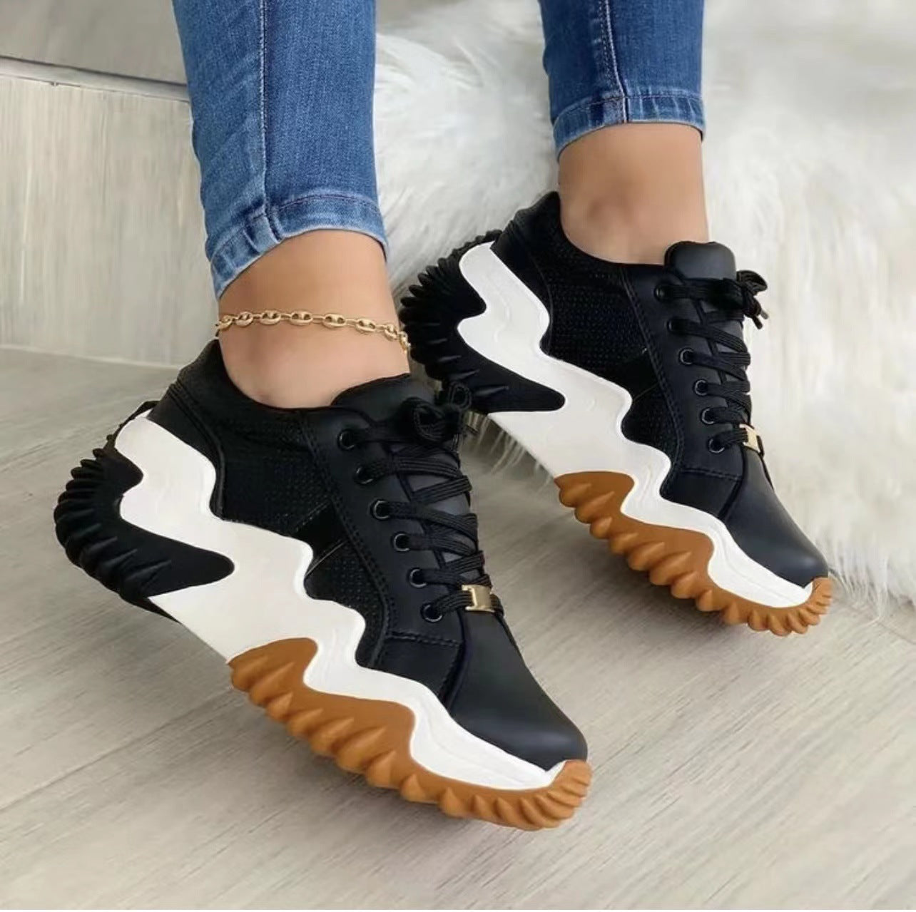 Ortho Welt Lace-Up Sport Sneakers - Unique Style And Comfort