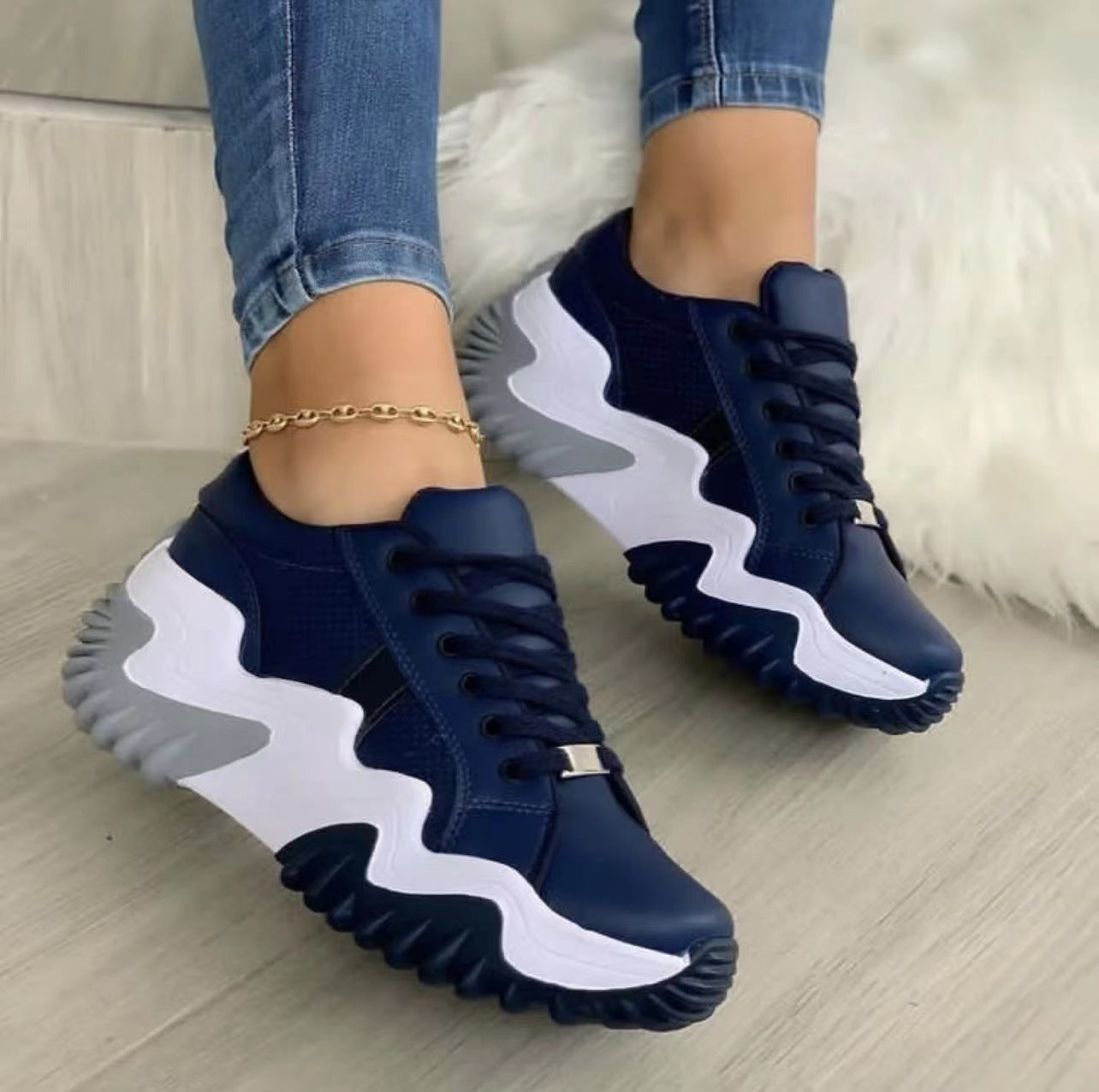 Ortho Welt Lace-Up Sport Sneakers - Unique Style And Comfort